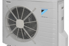 TEPELNÉ ČERPADLO ALTHERMA - výrobca: Daikin, cena: 4 360 € bez DPH, www.altherma.sk. Daikin Altherma LT vyhreje domácnosť až päťkrát účinnejšie než tradičné vykurovacie systémy, približne 80 % tepla vyprodukuje úplne zadarmo. Výhodou je možnosť pripojenia na solárne panely. Teplo z okolitého prostredia využíva aj na ohrev vody. Zásobník na teplú vodu je v objemoch 180 a 260 l