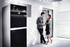 STACIONÁRNA KONDENZAČNÁ CENTRÁLA - výrobca: Buderus, cena: od 4 300 €, www.buderus.sk. Elegantný kondenzačný kotol s atraktívnym dizajnom, ktorému dominuje predný panel z nerozbitného skla, sa hodí aj do obytných priestorov. Logamax plus GB192iT poskytuje vysoký stupeň komfortu prípravy teplej vody s možnosťou voľby 150 alebo 210-litrového vstavaného zásobníka na teplú vodu