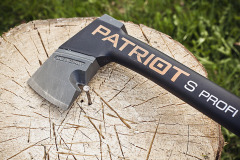 ŠIKOVNÁ SEKERA - výrobca: Patriot, akciová cena: 28,40 eur, www.mountfi eld.sk S Profi je najmenšia z rady extrémne odolných a skvele vyvážených sekier Patriot. Uplatní sa na záhrade alebo na prík lad v kempe, nielen pri štiepaní triesok na podpaľovanie