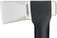 SEKERA XXL - výrobca: Fiskars, cena: 53,50 eur www.fiskars-shop.sk Štiepacia sekera Fiskars X27 sa nezastaví pred žiadnymi klátmi a bez väčších problémov sa s ňou dajú štiepať aj tie najväčšie kusy dreva vo veľkom množstve