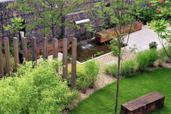 Pri plánovaní veľkosti spevnenej plochy na sedenie počítajte s návštevami