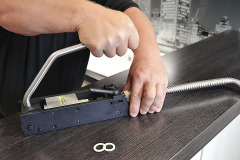 Na vytvorenie spojov vám v niektorých hobby obchodoch požičajú lis