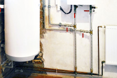 Elektrický kotol ľahko napojíte na rozvody vody a vykurovania pomocou vlnovca flexira bez nutnosti zvárania v ohyboch