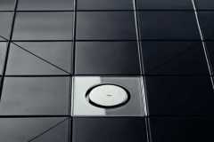 Aj pri rekonštrukcii je možné jednoducho realizovať sprchy v úrovni podlahy. S využitím kúpeľňových odtokov Viega Advantix, ktoré sa vyznačujú extrémne nízkou montážnou výškou (foto: Viega)