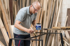 BALAKRYL UNI mat je vodou riediteľná vrchná farba s univerzálnym použitím určená na nové i renovačné vrchné nátery kovu, dreva, betónu, omietok a ďalších materiálov v interiéri i exteriéri (BALAKRYL)