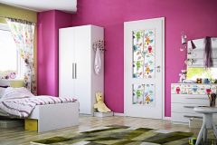 Dvere Swing majú dve sklené výplne opatrené digitálnou potlačou, cena 580 eur, www.sapeli.sk