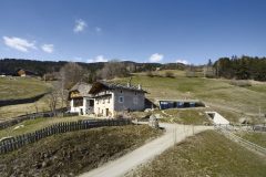 Dialóg histórie a moderny