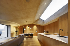 Dialóg histórie a moderny