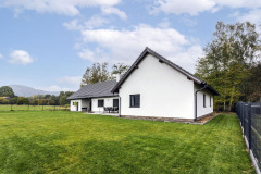 Architektonické poňatie domu bolo ovplyvnené striktnými regulatívmi platnými pre CHKO. Vďaka tomu tu vznikla stavba, ktorú možno označiť ako archetyp tradičného domu danej oblasti