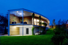 Dom v tvare luku (foto: Petr Zikmund)