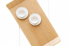 Solitér Filo poslúži ako servírovací alebo odkladací stolík, vrchná tácka je odnímateľná od kovovej základne, 82 × 43 × 44 cm (Calligaris)