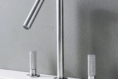 Batérie zo série 22MM s ušľachtilou úpravou z brúsenej nehrdzavejúcej ocele majú krásny detail: zdrsnený povrch sa nešmýka ani nešpiní. Vyrába firma Treemme