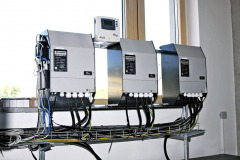 K názorným príkladom energetickej sebestačnosti dozaista patrí administratívna budova Fenix trading, vybavená fotovoltickou elektrárňou a batériovým úložiskom