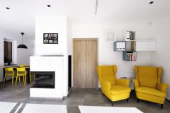 Centrálny komín zostal zachovaný z pôvodnej stavby, po rekonštrukcii jeho funkciu rozšírili na kozub s výmenníkom tepla