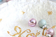 11. Na dekoráciu môžete použiť rôzne grafické prvky, nápisy, číslovky, želania či mená