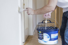 Kým sa pustíte do maľovania, musíte mať perfektne pripravený podklad. Ak treba, zjednoťte podklad  penetračným náterom