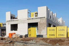 Pórobetón YTONG, vápennopieskové komponenty SILKA a tepelnoizolačné dosky MULTIPOR predstavujú presný a ľahko opracovateľný materiál s výnimočnými tepelnoizolačnými vlastnosťami