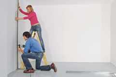 4. Na steny pripevnite CW profily pomocou rozperiek v rovnakých rozstupoch, ako sa uvádza v bode 3.