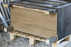 3. Ak treba, vymeňte nohy. Novou doskou prípadne spevnite celé dno