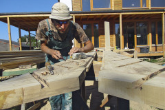 Stavba kladie vysoké nároky na konštrukčné riešenie detailov, veľmi dôležitá je technologická disciplína, starostlivá
príprava a zaškolenie remeselníkov