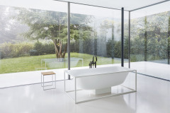 Oceľová smaltovaná vaňa BetteLux Shape osadená do rámu z oceľových profilov zaujme subtílnym vzhľadom a nevšednou kombináciou organických a geometrických foriem. Taký výrobok si zaslúži veľký priestor a veľa svetla. Môžete si vybrať biely alebo čierny rám, rozmery 170 x 75, 180 x 80 alebo 190 x 80 cm. Kúpite v sieti štúdií Kupeľne Ptáček