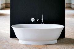 Kolekcia The New Classic značky LAUFEN je inšpirovaná historickými tvarmi. Solitérna vaňa s jemne barokovými krivkami, vyrobená z materiálu SENTEC, ponúka dostatok pohodlia aj pre 2 osoby. Rozmery 190 x 90 cm, hmotnosť 108 kg, objem 250 litrov