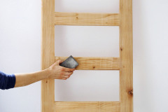 1. Rebrík prebrúste, aby ste ho zbavili staréholaku