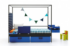 Postel Nook značky JJP môže byť doplnená mnohými komponentmi (zásuvky, panely s policami, čalúnené čelá, stolčeky). Rozmery 210 x 100/115 x 186 cm, cena 2 514,60 eur, www.space4kids.cz