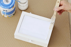 2. box natrite bielou farbou