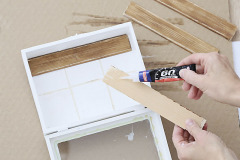 5. po uschnutí ich nalepte na zadnú vnútornú stranu boxu