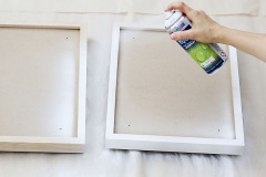 8. veľký box vyrobte zlepením dvoch väčších hrubších rámov. rámy najskôr rozoberte, nastriekajte bielou farbou a zlepte