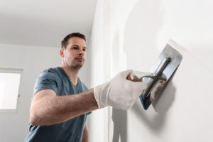 Krok za krokom: ako štukovať steny a strop