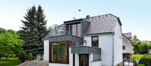 TÉMA: Nový domov pod strechou